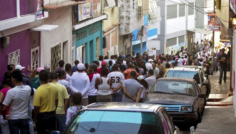 Las calles de Caracas, repletas de electores