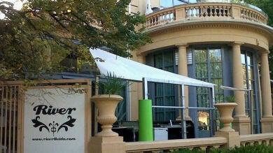 En estado crítico una joven tras caer desde la terraza de una discoteca de Lleida