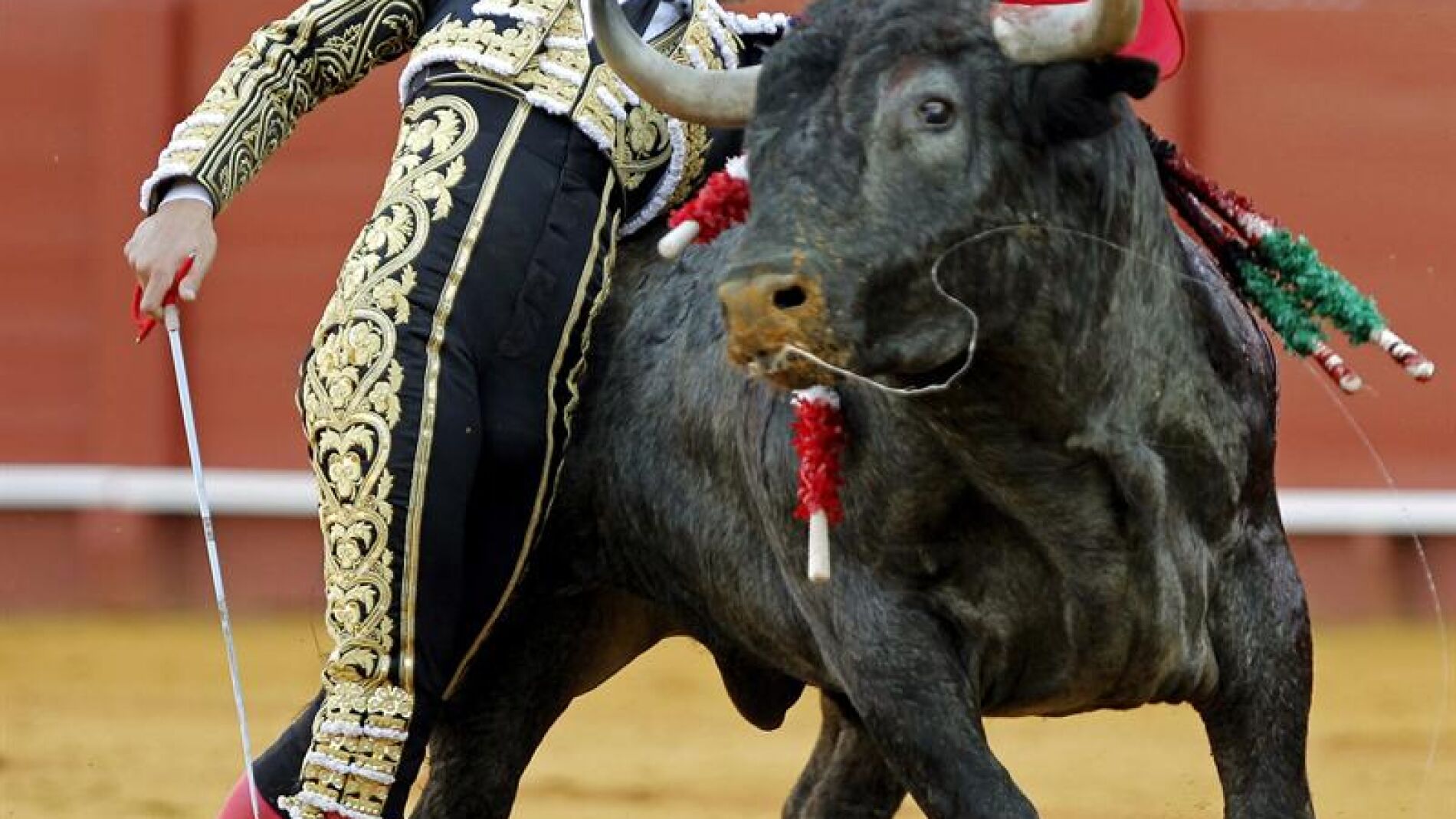 Daniel Luque en su segundo toro