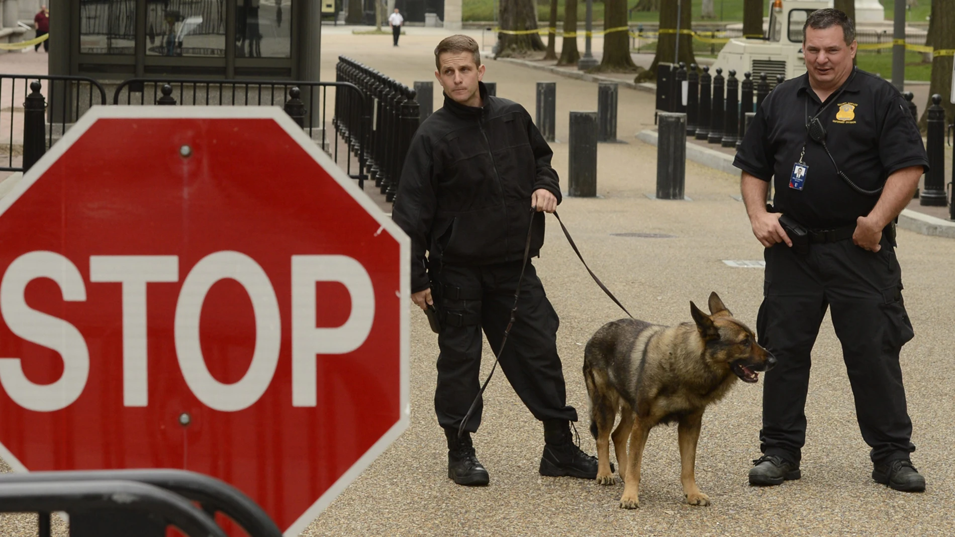 Policía controla la zona del atentado Policía controla la zona del atentado
