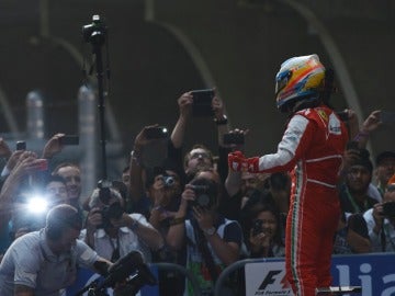 Alonso gana en Shanghái