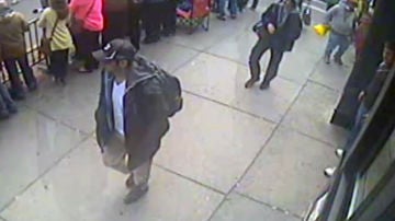 El FBI distribuye dos imágenes de los sospechosos de Boston