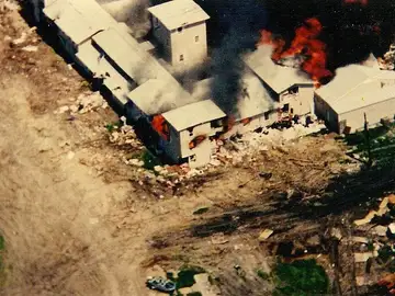 Rancho de Monte Carmelo en llamas Rancho de Monte Carmelo en llamas