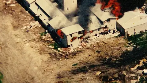 Rancho de Monte Carmelo en llamas Rancho de Monte Carmelo en llamas