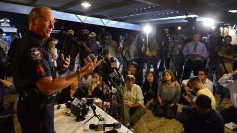 El portavoz de la polic&iacute;a de Waco, William Swanton, da una rueda de prensa sobre la explosi&oacute;n