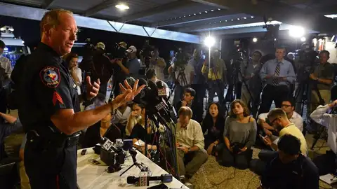 El portavoz de la policía de Waco, William Swanton, da una rueda de prensa sobre la explosión El portavoz de la policía de Waco, William Swanton, da una rueda de prensa sobre la explosión