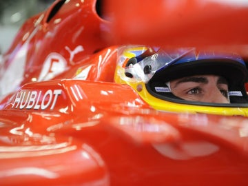 Fernando Alonso en el cockpit