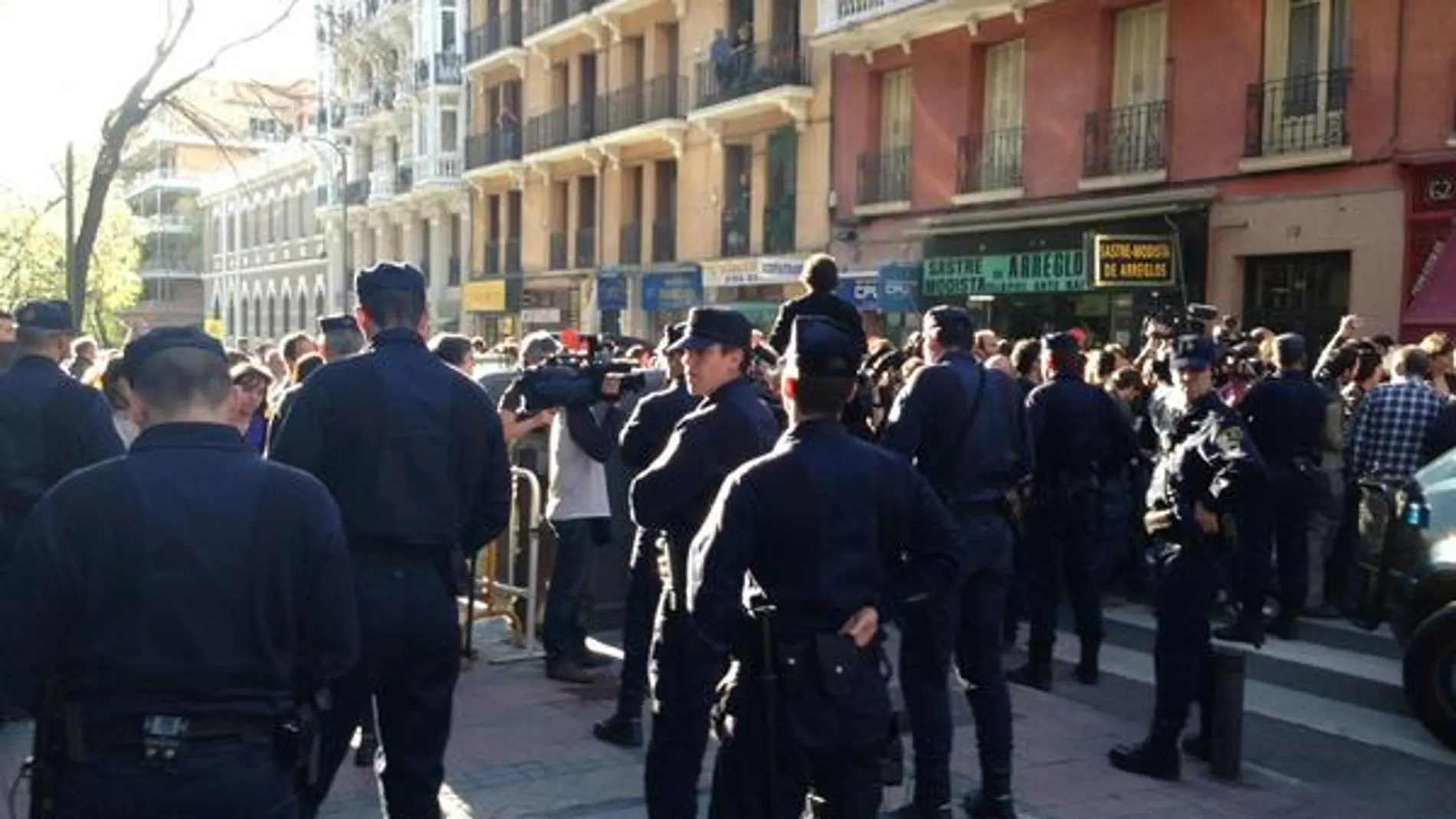 Escrache al ministro Montoro Escrache al ministro Montoro