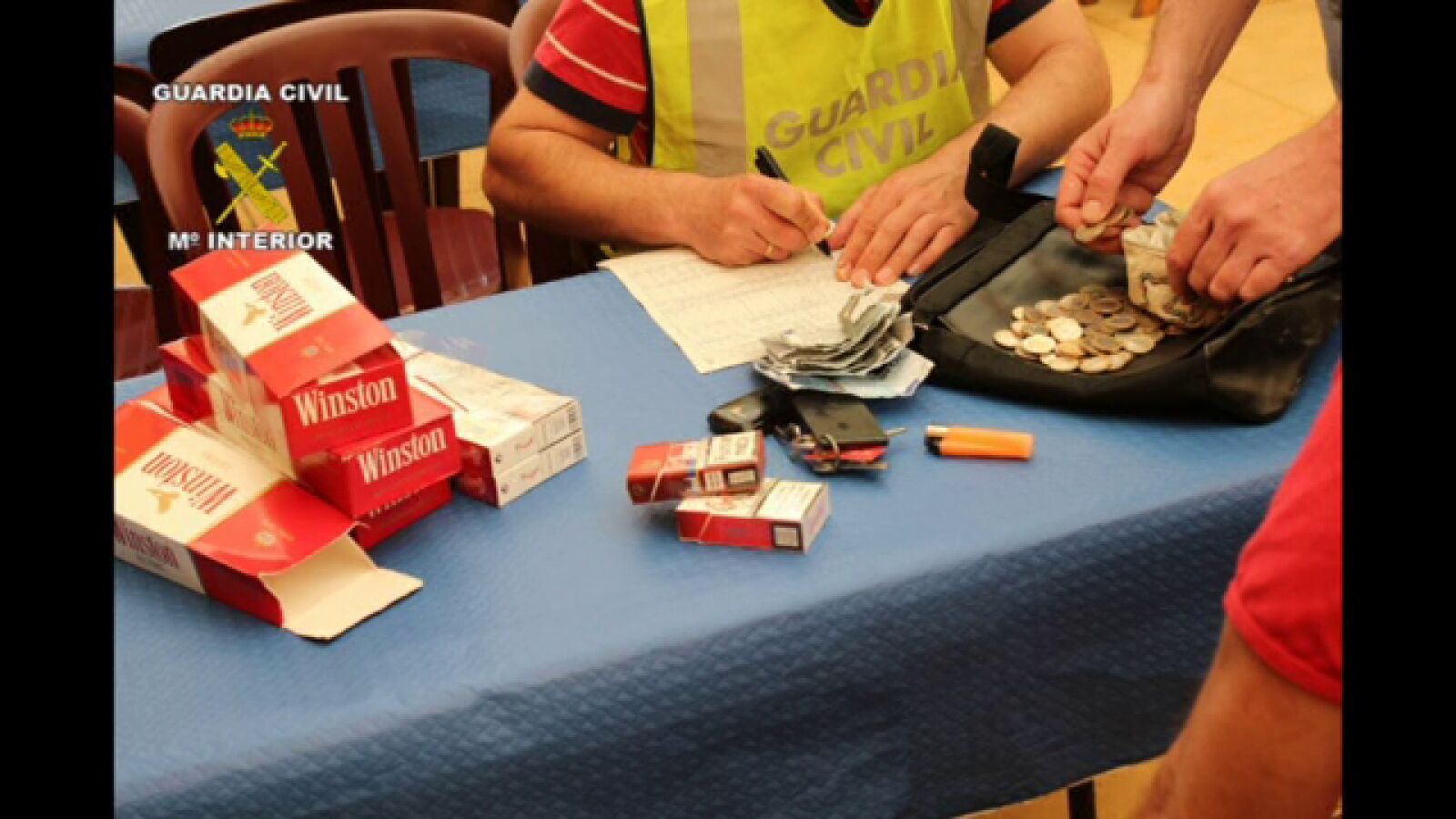 Inspecciones en puestos ambulantes de venta de tabaco para evitar fraudes