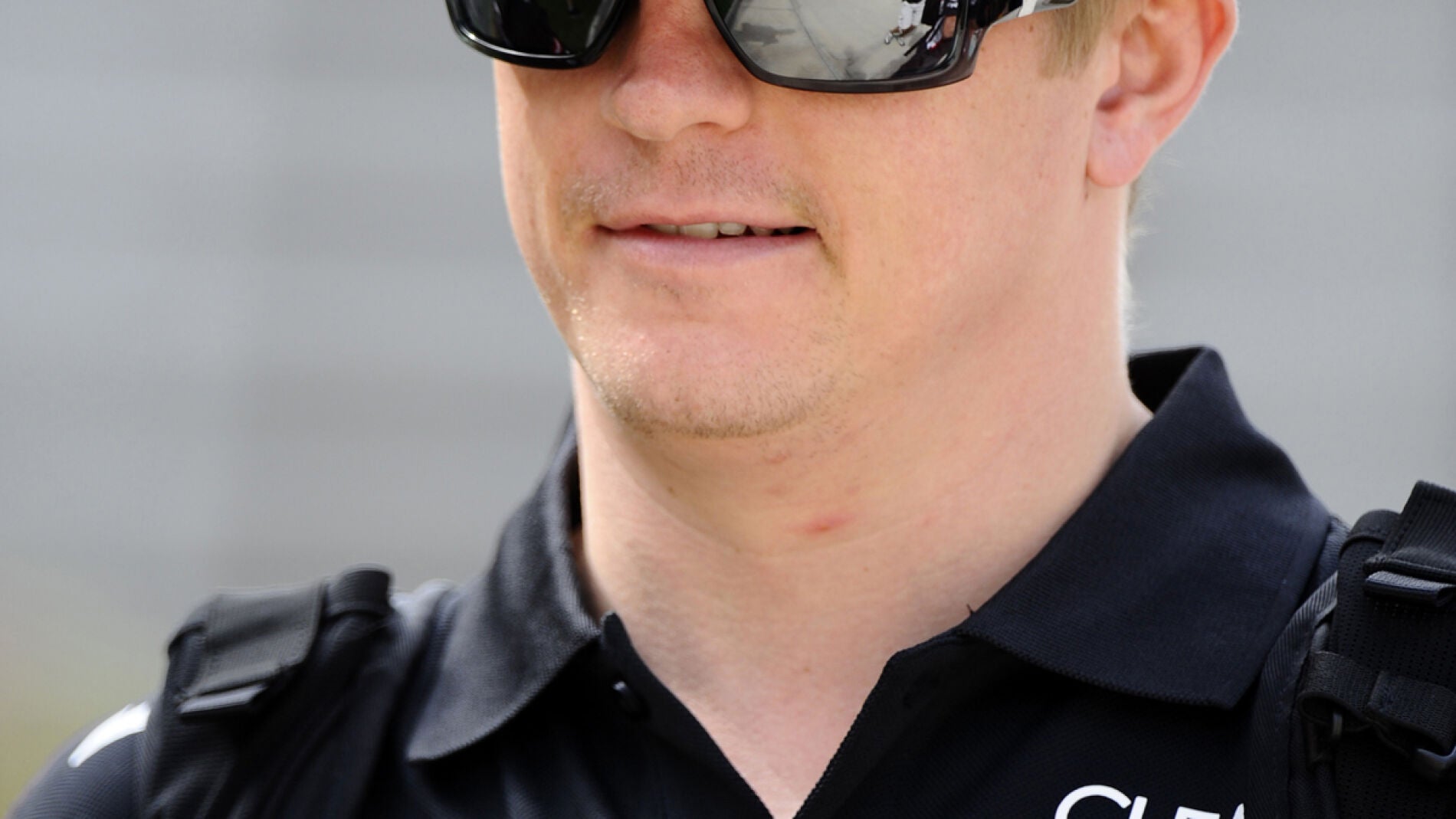 Raikkonen intenta sonre&iacute;r en Bar&eacute;in