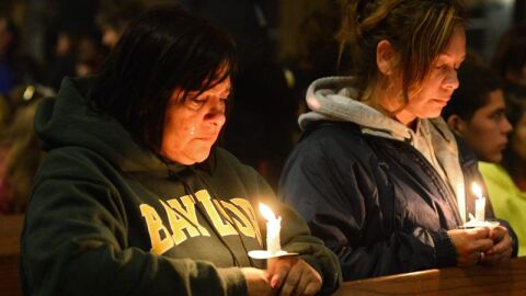 Los familiares lloran por sus fallecidos