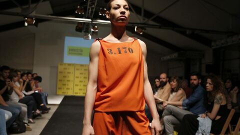 Amnist&iacute;a Internacional ha presentado su primera colecci&oacute;n "Ropa comprometida 2013"