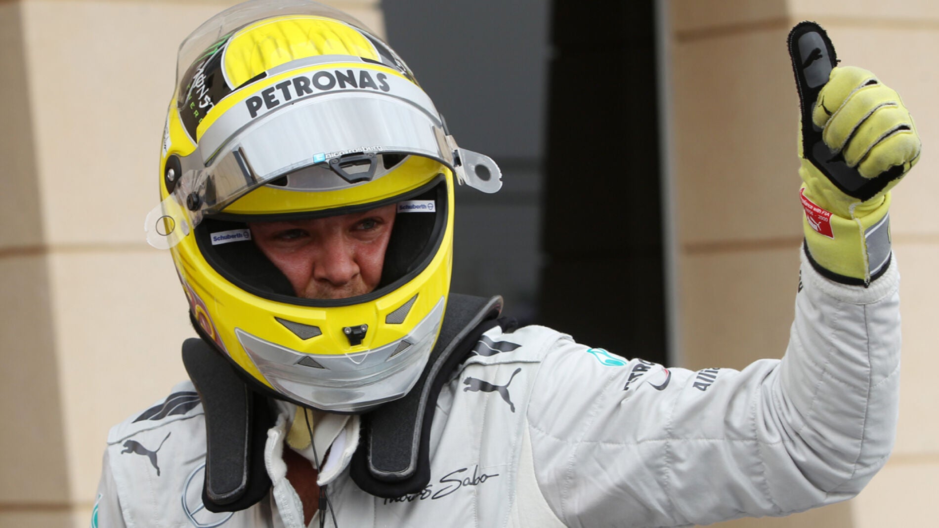 Rosberg hace un gesto de aprobaci&oacute;n