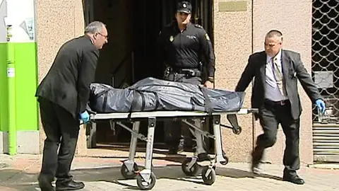 Una mujer muere apuñalada en una pensión Una mujer muere apuñalada en una pensión