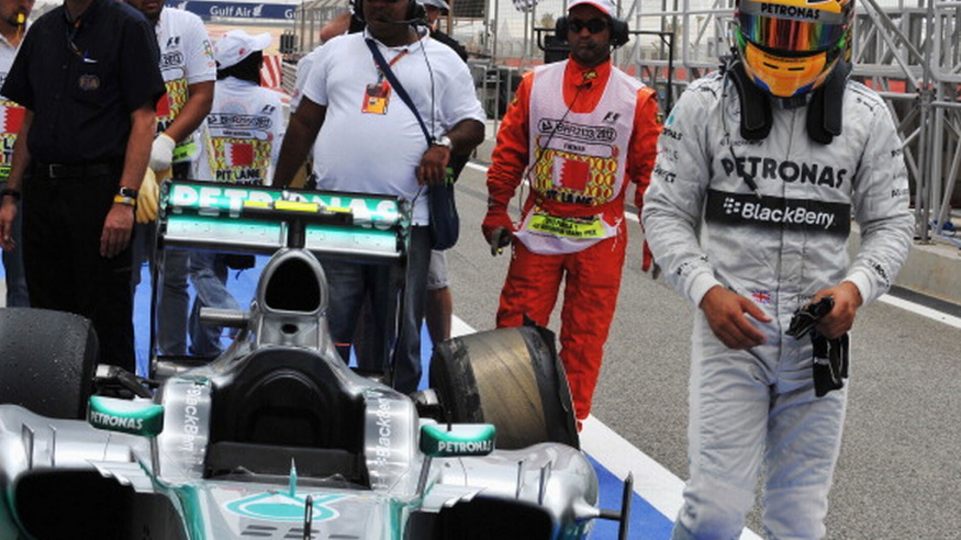 Hamilton cambia la caja de cambios