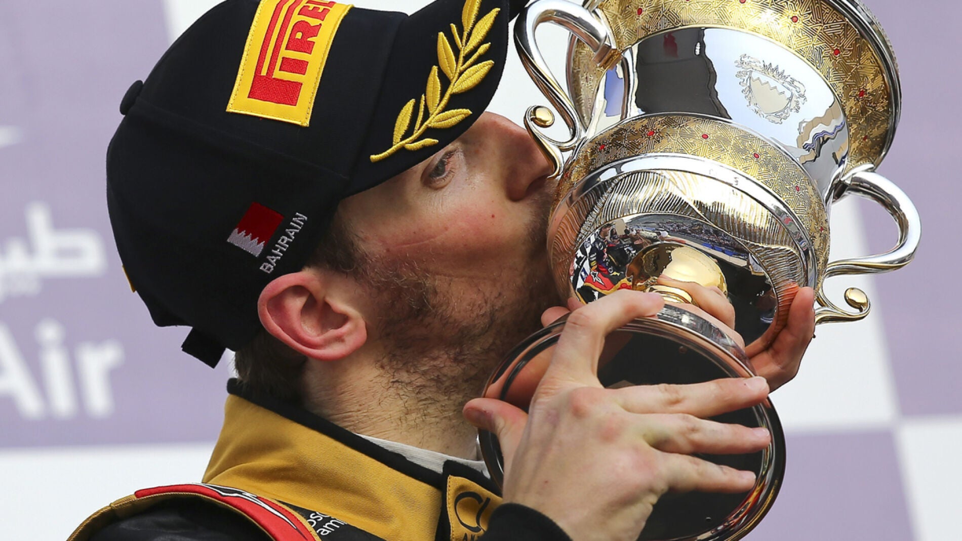 Romain Grosjean, con el trofeo de Bar&eacute;in