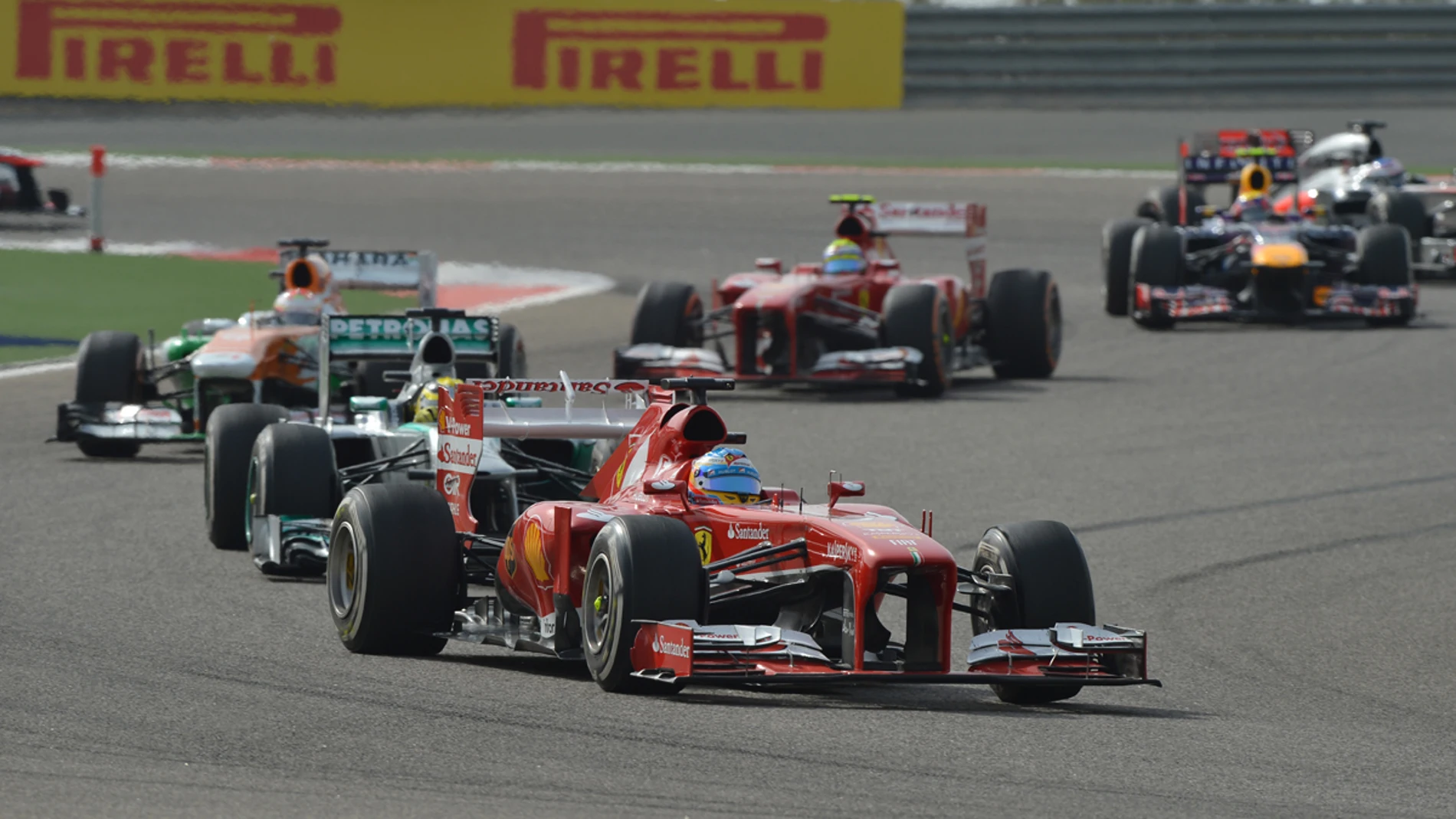 Alonso rueda con el alerón trasero abierto