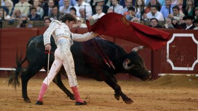 Escribano se luce en la Maestranza el último día de Feria