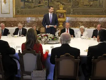 El príncipe Felipe en el almuerzo que tradicionalmente ofrecen los Príncipes de Asturias El príncipe Felipe en el almuerzo que tradicionalmente ofrecen los Príncipes de Asturias