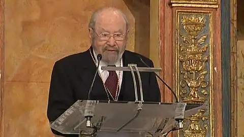 Caballero Bonald, durante su discurso tras recibir el Premio Cervantes Caballero Bonald, durante su discurso tras recibir el Premio Cervantes