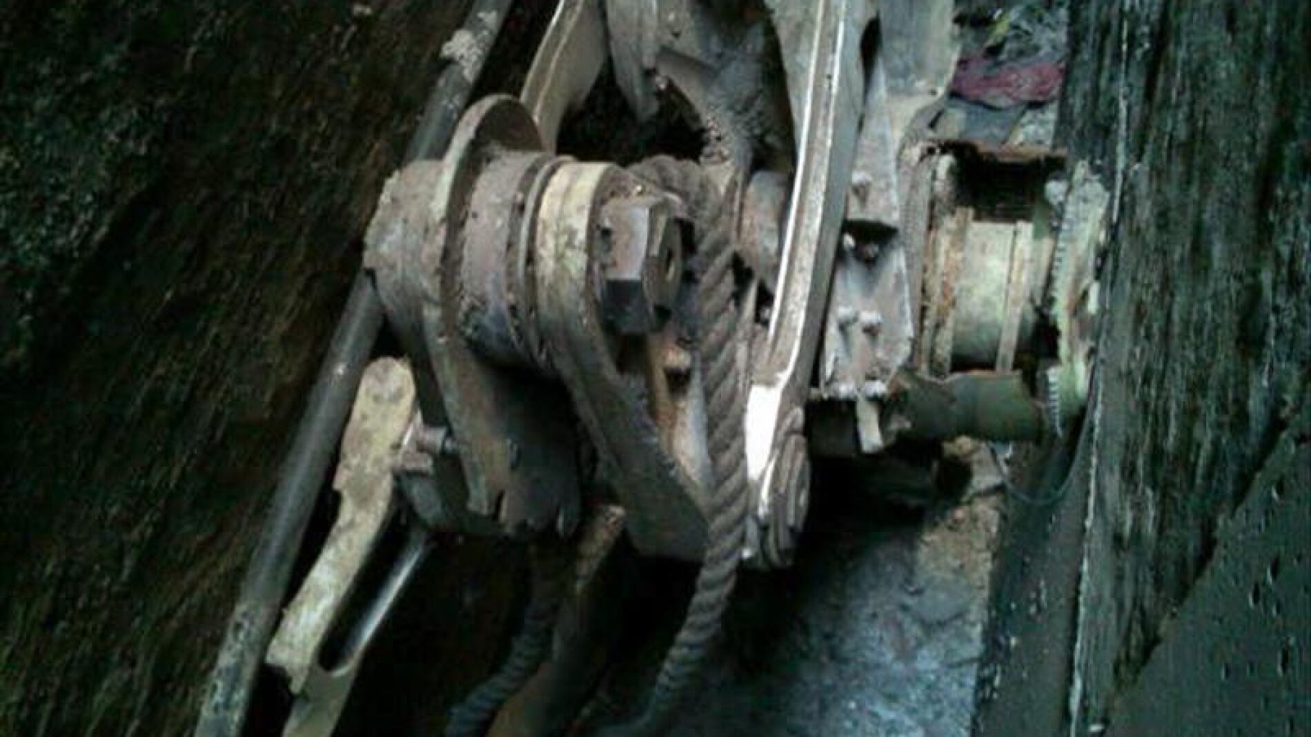 Parte de un tren de aterrizaje que podr&iacute;a pertenecer a uno de los aviones del 11-S