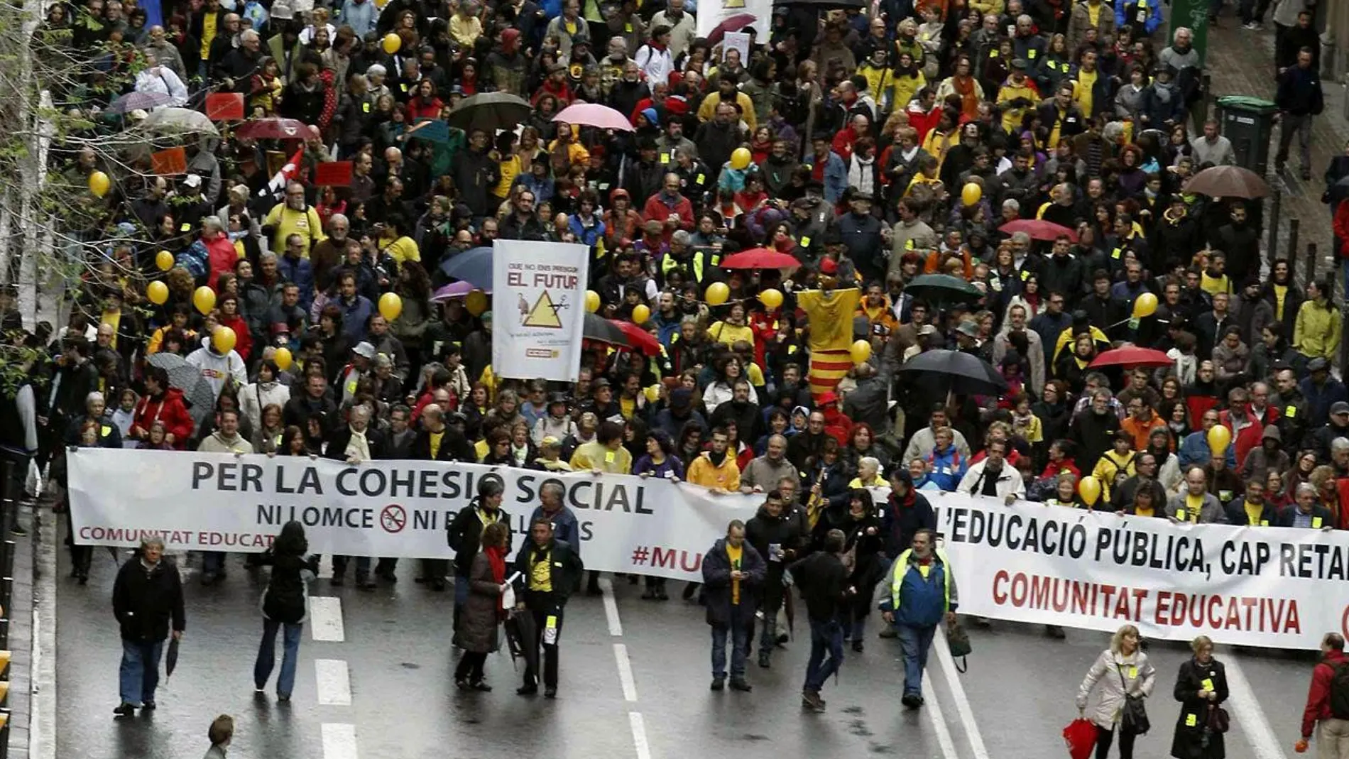 Pancarta que abría la manifestación en Barcelona Pancarta que abría la manifestación en Barcelona