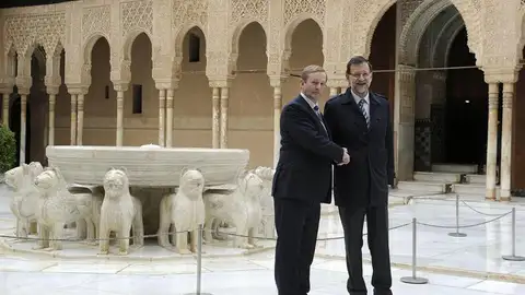 Mariano Rajoy saluda a Enda Kenny durante su visita a la Alhambra Mariano Rajoy saluda a Enda Kenny durante su visita a la Alhambra