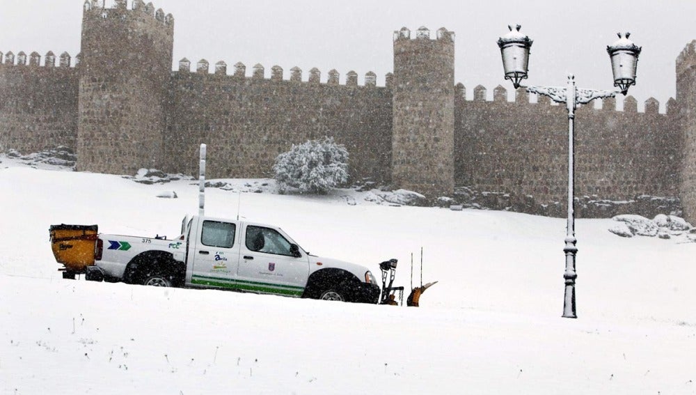 Ávila ha amanecido nevada