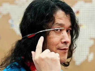 Takahito Iguchi ha presentado un dispositivo llamado Telephaty One Takahito Iguchi ha presentado un dispositivo llamado Telephaty One