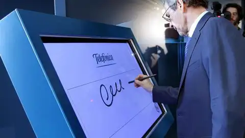 El presidente de Telefónica, César Alierta, durante la inauguración del Data Center de Telefónica El presidente de Telefónica, César Alierta, durante la inauguración del Data Center de Telefónica