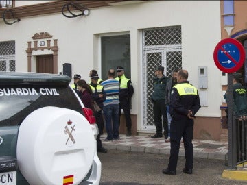 Hallan los cadáveres de un hombre y su hija de siete años en Almonte, Huelva