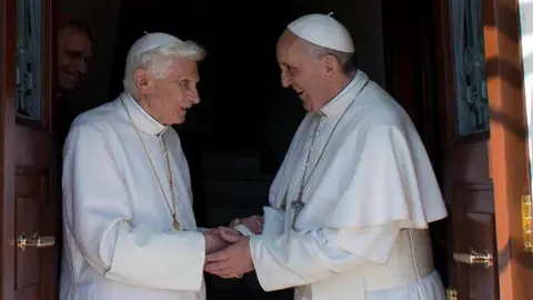Benedicto XVI y Francisco, en El Vaticano Benedicto XVI y Francisco, en El Vaticano