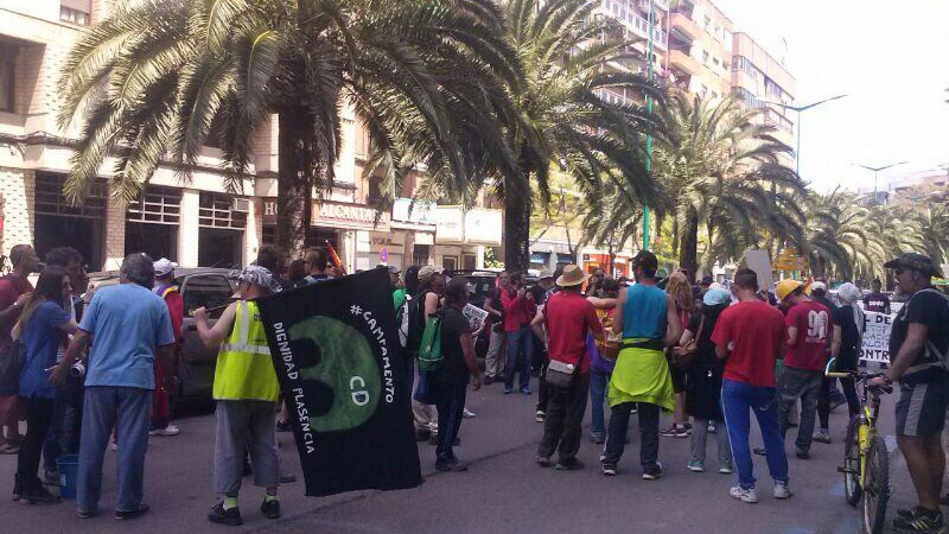 Escrache a Carlos Floriano en su domicilio de C&aacute;ceres