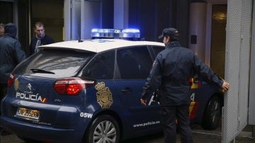 Detenido por apuñalar a su novia