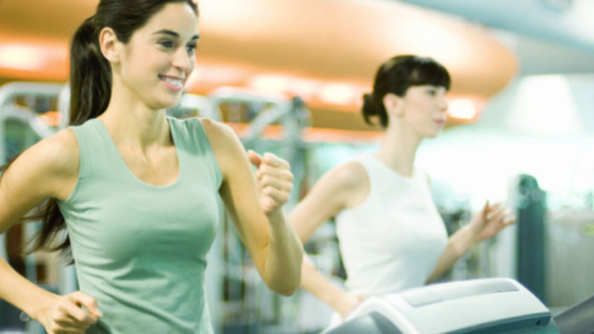 Mujeres practicando deporte