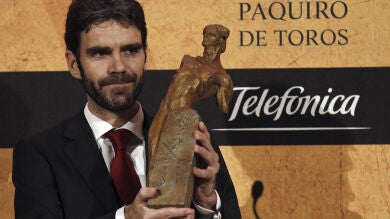 José Tomás recoge su cuarto premio 'Paquiro' por su faena en Nimes