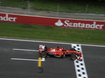 Alonso pasa por meta