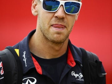 Vettel presume de gafas de sol