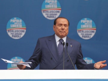 Silvio Berlusconi en un mitin