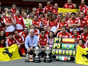 Alonso, junto a sus padres