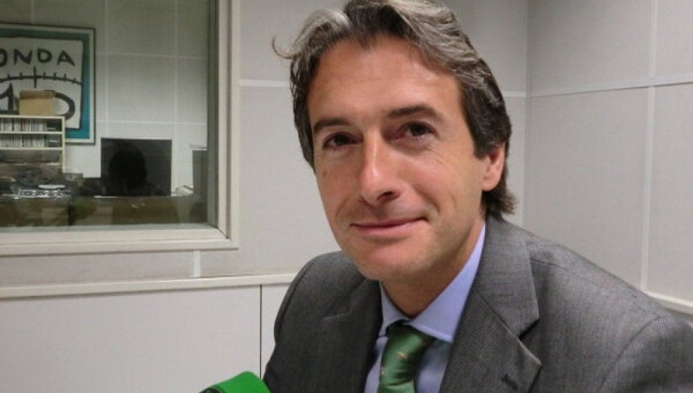 Iñigo de la Serna comparte un desayuno-entrevista en Onda Cero Cantabria