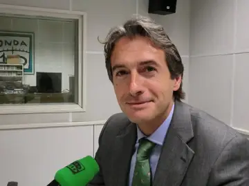 Iñigo de la Serna comparte un desayuno-entrevista en Onda Cero Cantabria Iñigo de la Serna comparte un desayuno-entrevista en Onda Cero Cantabria