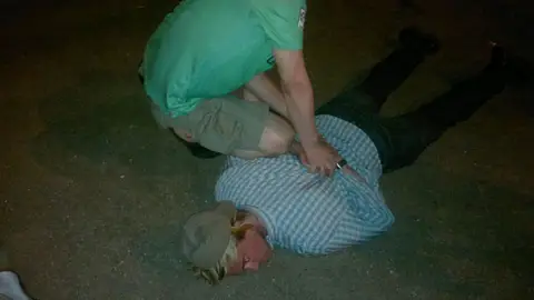 Momento de la detención de Ryan Christopher Fogle Momento de la detención de Ryan Christopher Fogle