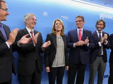 Arantza Quiroga, junto a su antecesor en el cargo, Antonio Basagoiti Arantza Quiroga, junto a su antecesor en el cargo, Antonio Basagoiti