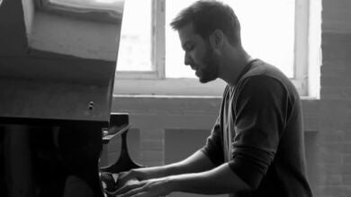 'Quién', la vuelta al lado más romántico de Pablo Alborán