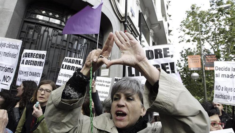 Protesta ante la sede nacional del PP, previa al 'escrache' en la casa de Gallardón