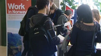Empresas europeas ofrecen empleos a sanitarios e ingenieros españoles en Zaragoza