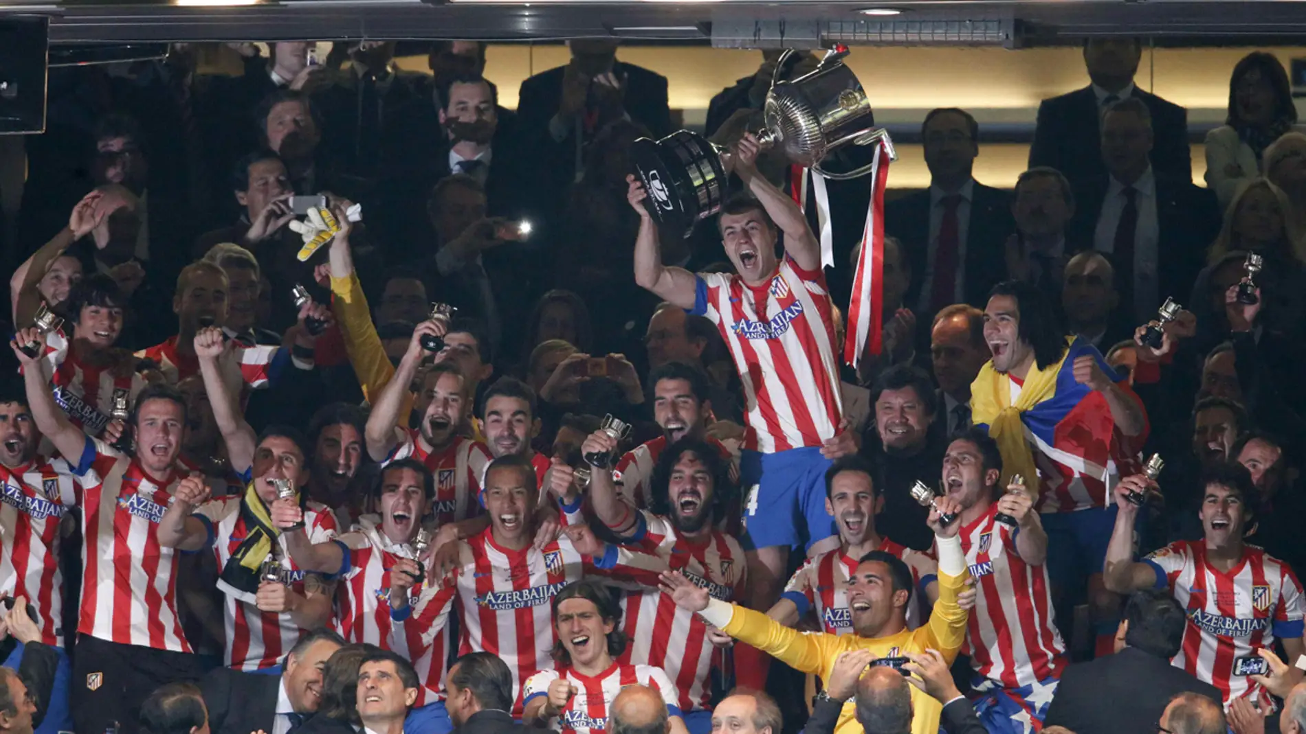 El Atlético levanta la Copa en la última edición del torneo