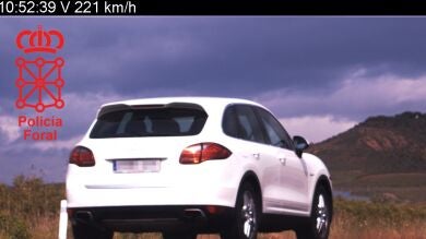 Detenidos los conductores de dos coches que circulaban a más de 220 kilómetros por hora