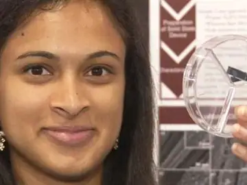 Esha Khare, de 18 años, presenta su cargador de baterías ultra-rápido Esha Khare, de 18 años, presenta su cargador de baterías ultra-rápido